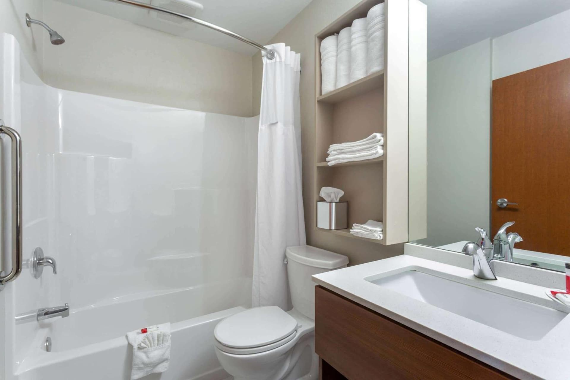 Microtel Inn & Suites by Wyndham Niagara Falls gallery photo in Niagara Falls, NY — image 4