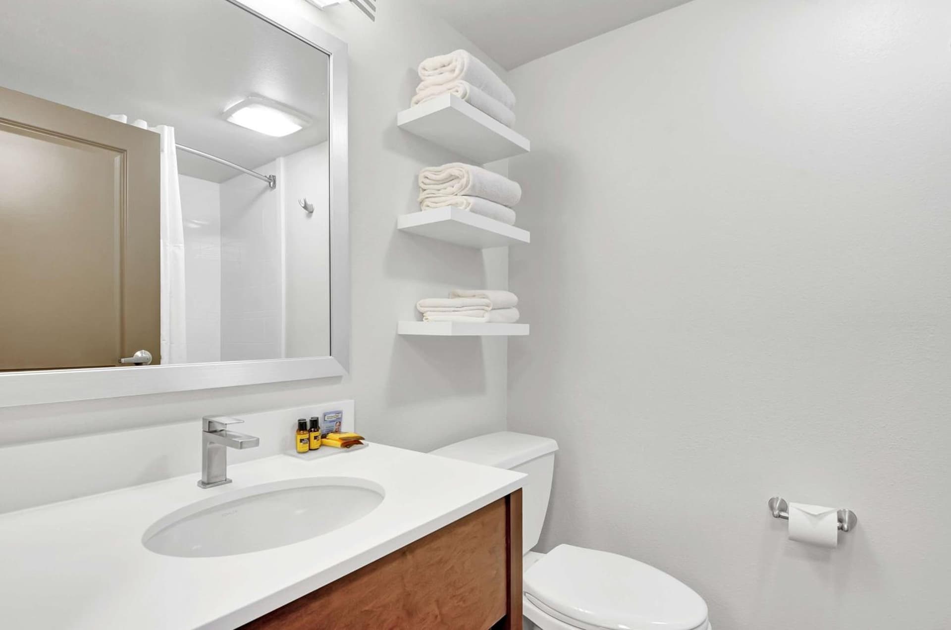 Executive Residency by Best Western Navigator Inn & Suites gallery photo in Everett, WA — image 23
