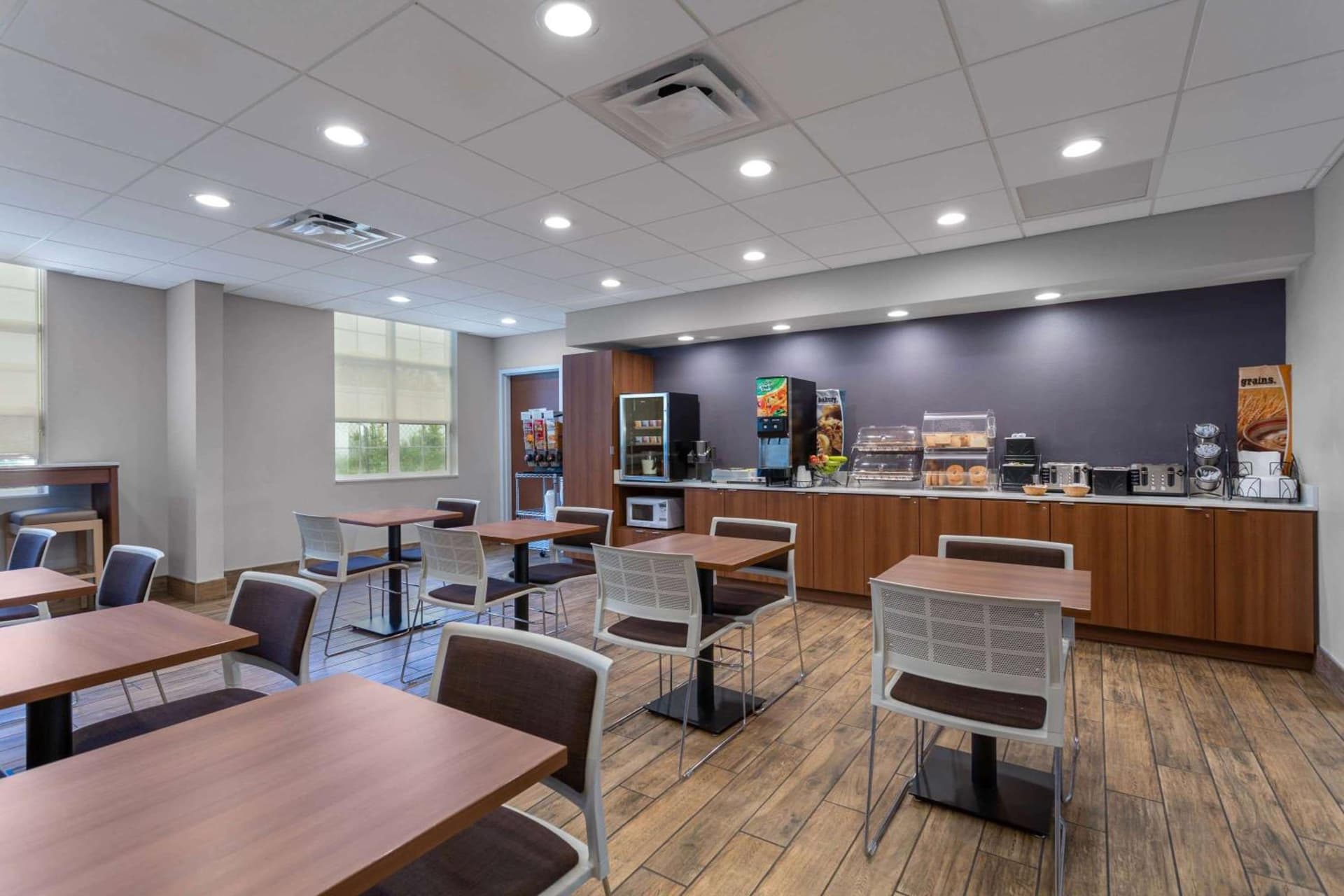 Microtel Inn & Suites by Wyndham Niagara Falls gallery photo in Niagara Falls, NY — image 7