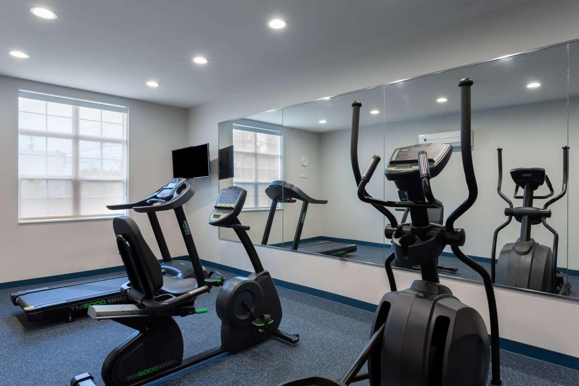 Microtel Inn & Suites by Wyndham Niagara Falls gallery photo in Niagara Falls, NY — image 36