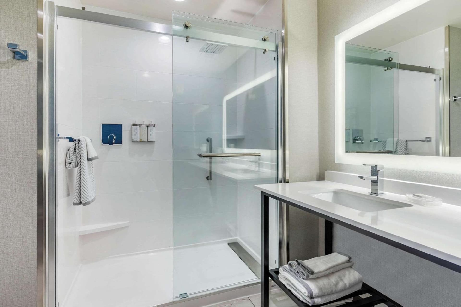 Holiday Inn Express Bettendorf - Davenport NE by IHG gallery photo in Bettendorf, IA — image 55