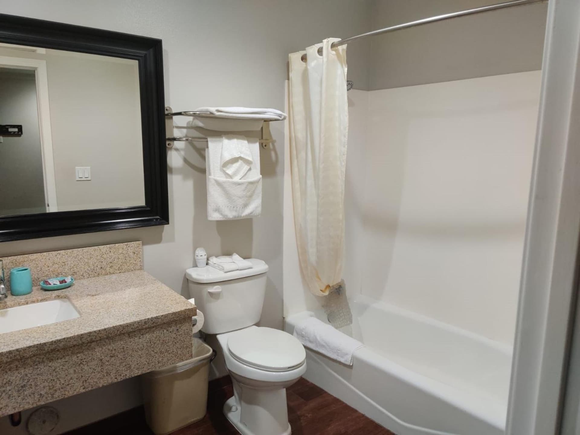 LYFE INN & SUITES by AGA - LAX Airport gallery photo in Inglewood, CA — image 26