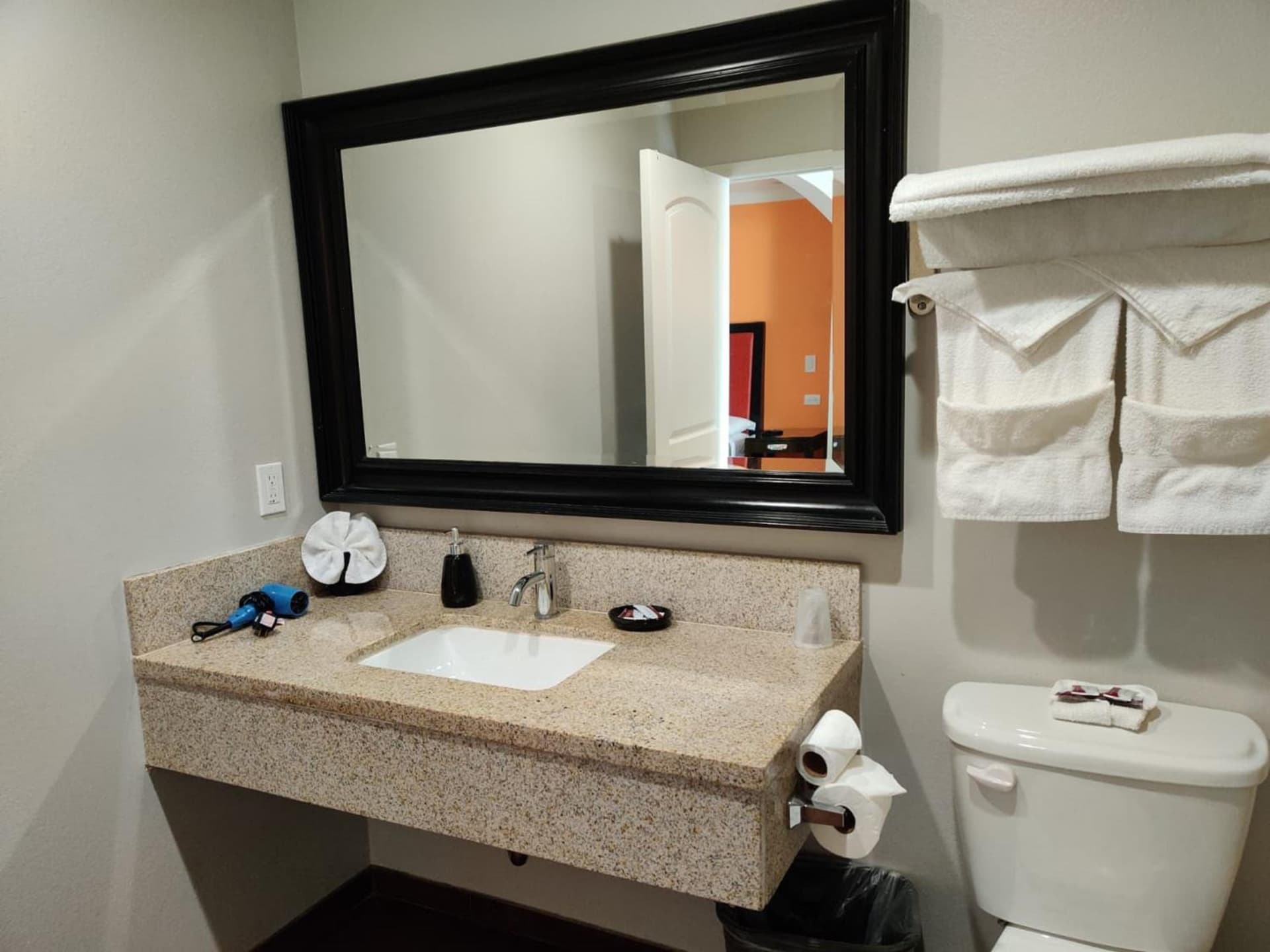 LYFE INN & SUITES by AGA - LAX Airport gallery photo in Inglewood, CA — image 23