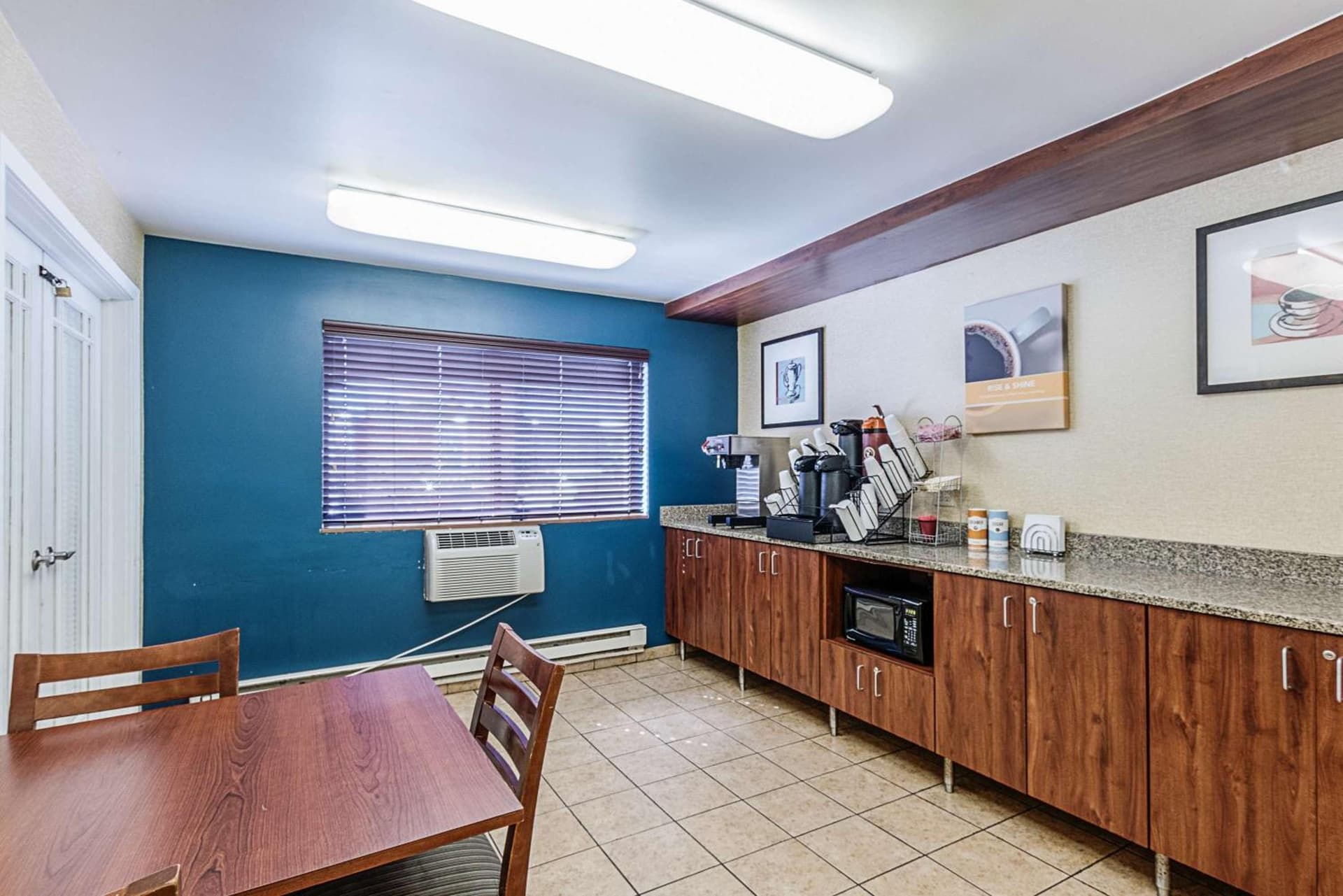 Days Inn by Wyndham La Crosse gallery photo in La Crosse, WI — image 24