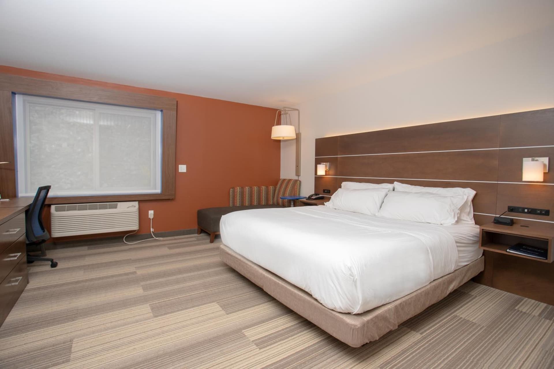 Holiday Inn Express Houghton-Keweenaw by IHG interior in Houghton, MI — gallery photo 2