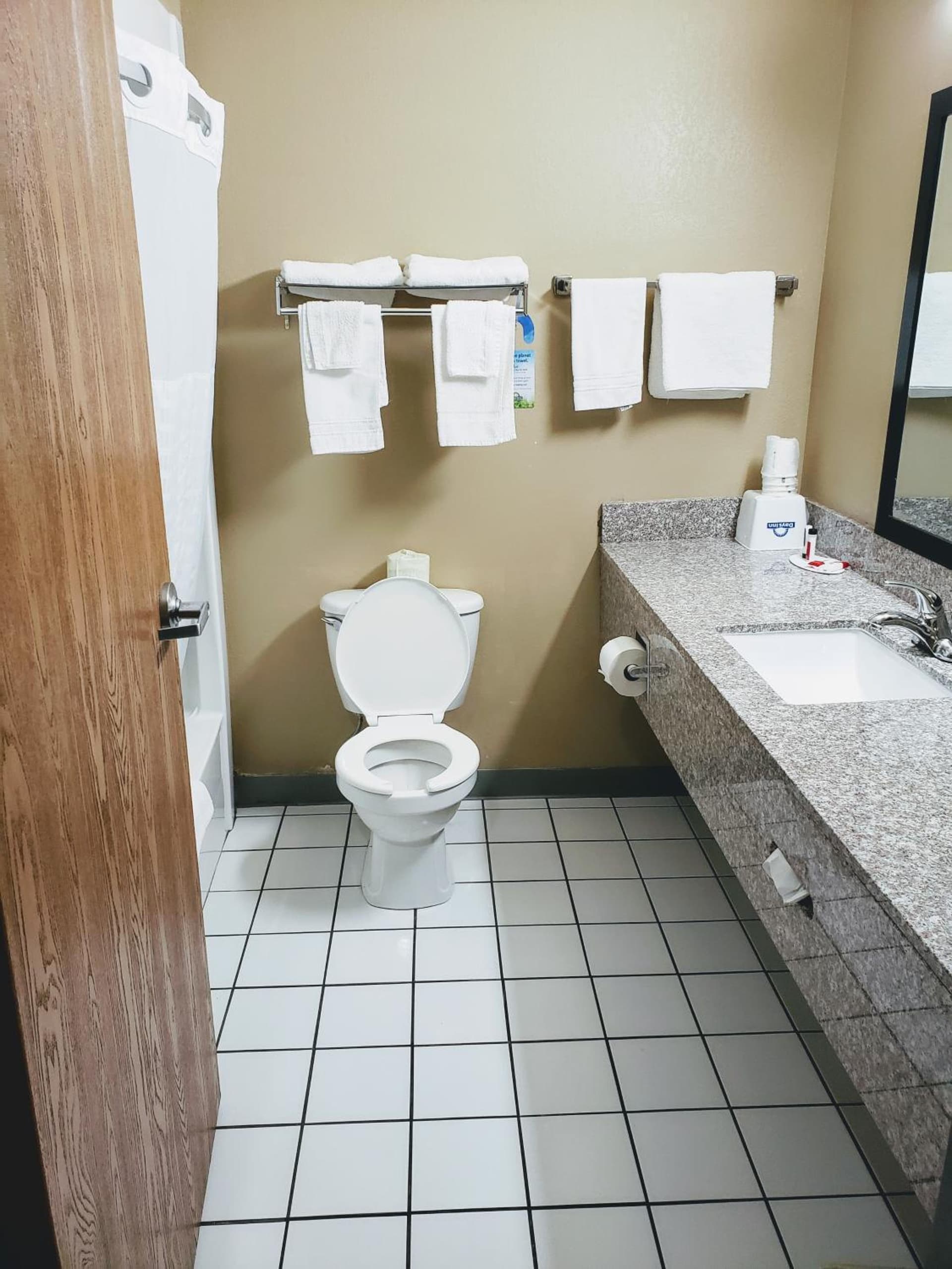 Days Inn & Suites by Wyndham Morris I-80 gallery photo in Morris, IL — image 40