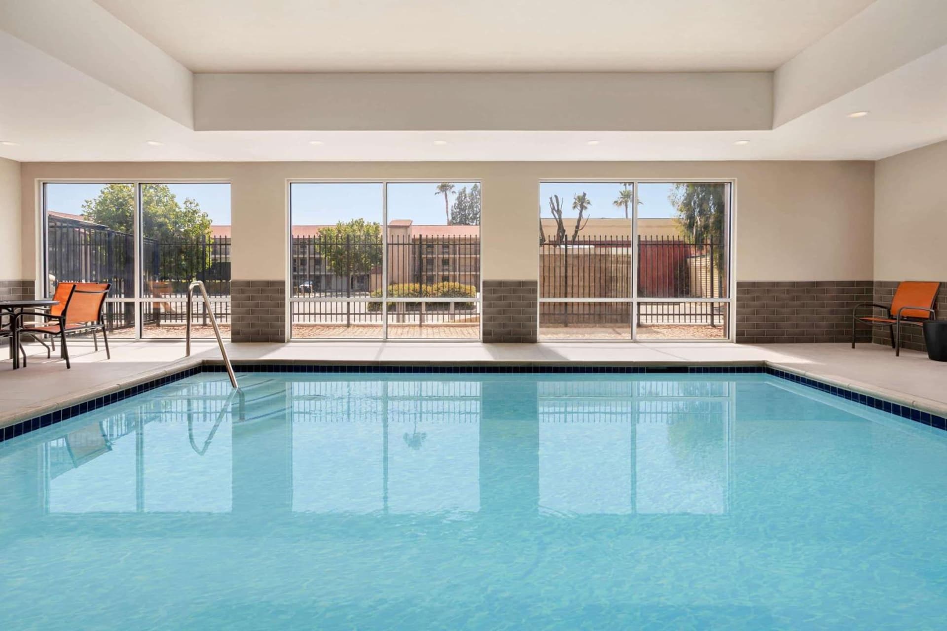 La Quinta Inn & Suites by Wyndham San Bernardino gallery photo in San Bernardino, CA — image 9