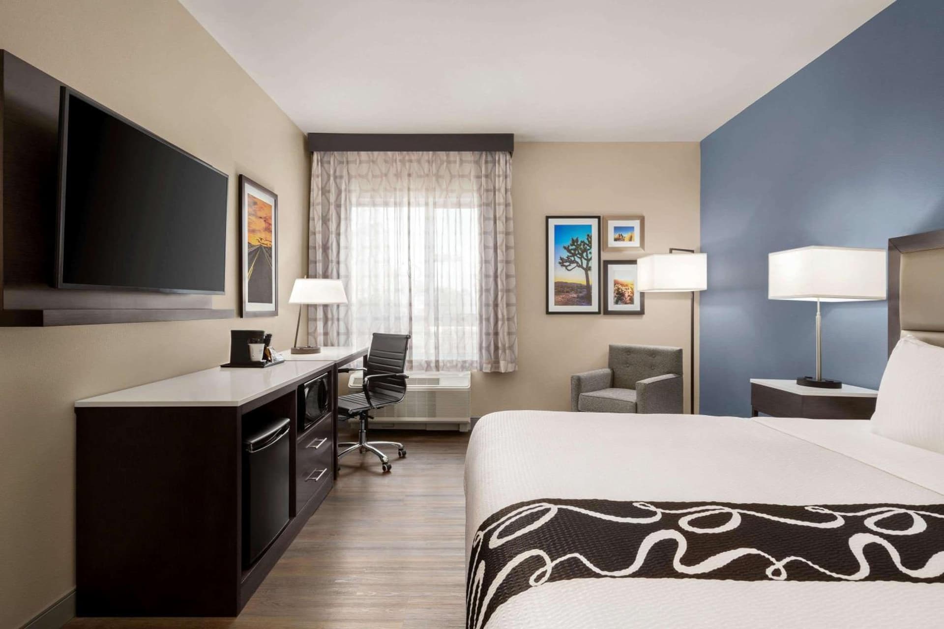 La Quinta Inn & Suites by Wyndham San Bernardino gallery photo in San Bernardino, CA — image 54