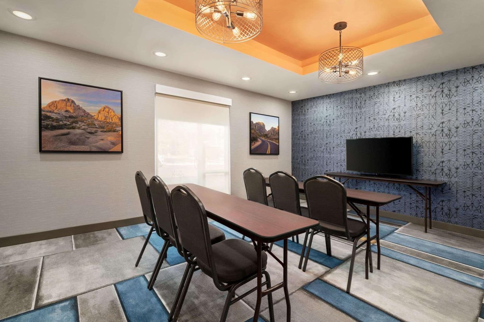 La Quinta Inn & Suites by Wyndham San Bernardino gallery photo in San Bernardino, CA — image 21
