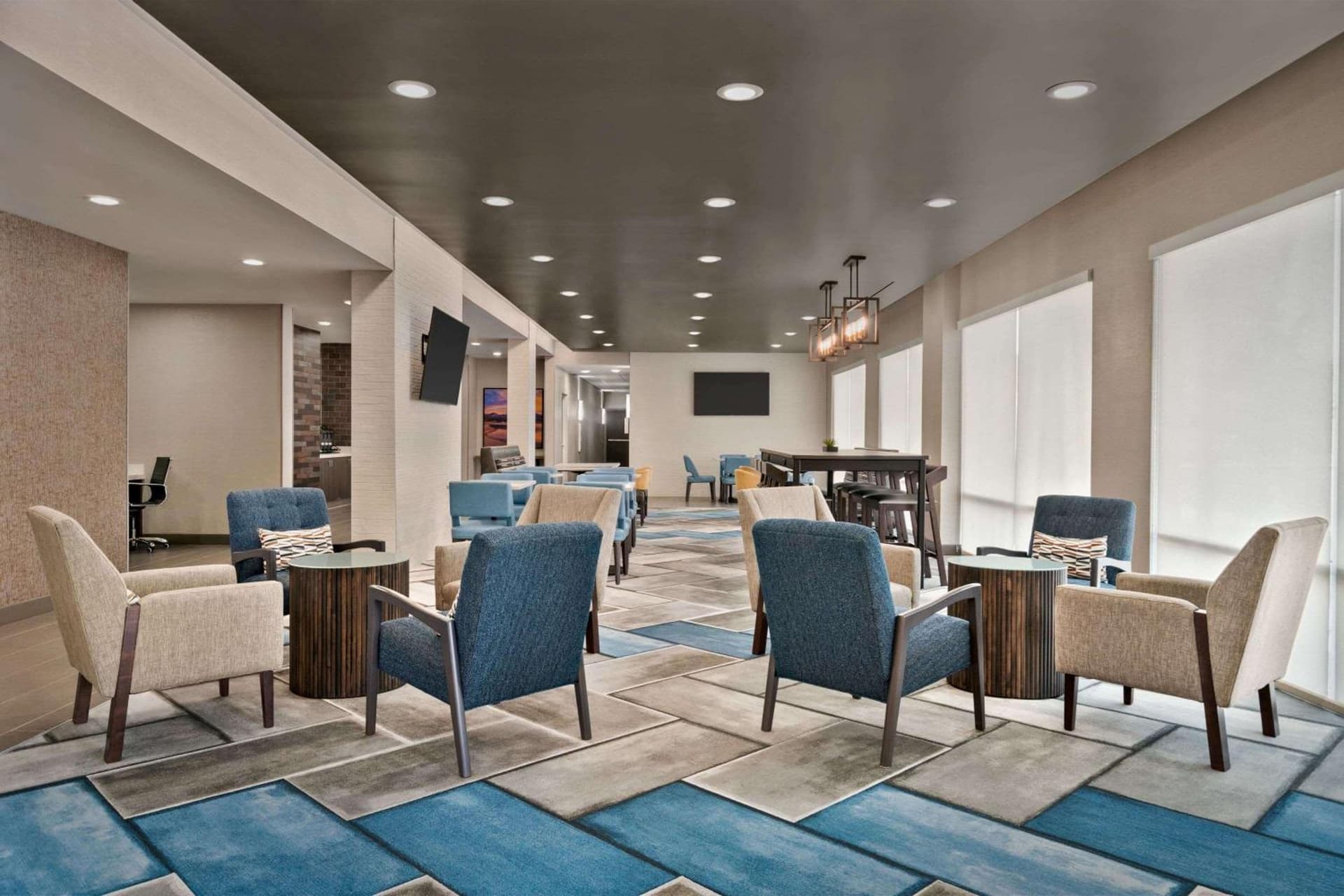 La Quinta Inn & Suites by Wyndham San Bernardino gallery photo in San Bernardino, CA — image 8