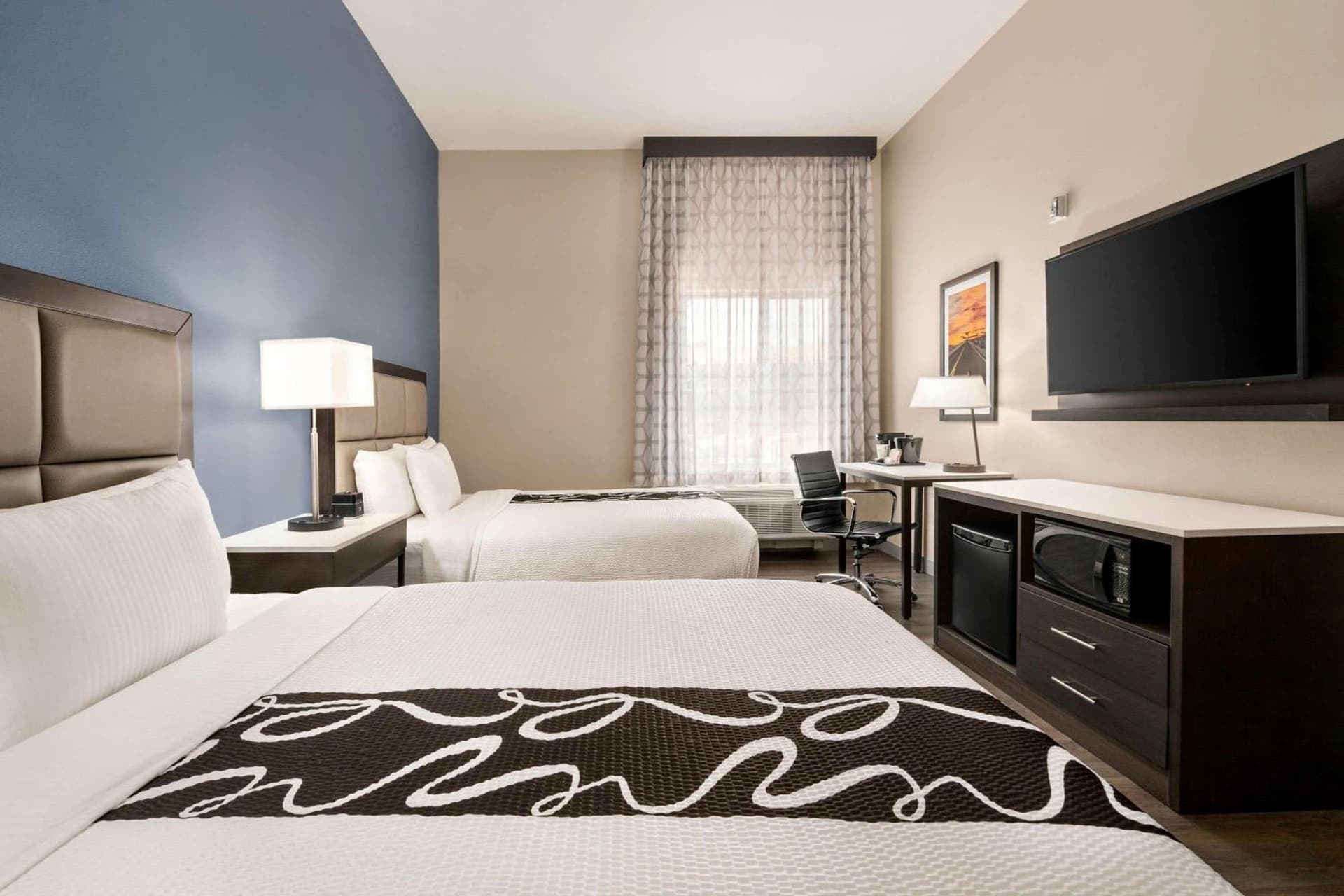 La Quinta Inn & Suites by Wyndham San Bernardino gallery photo in San Bernardino, CA — image 26
