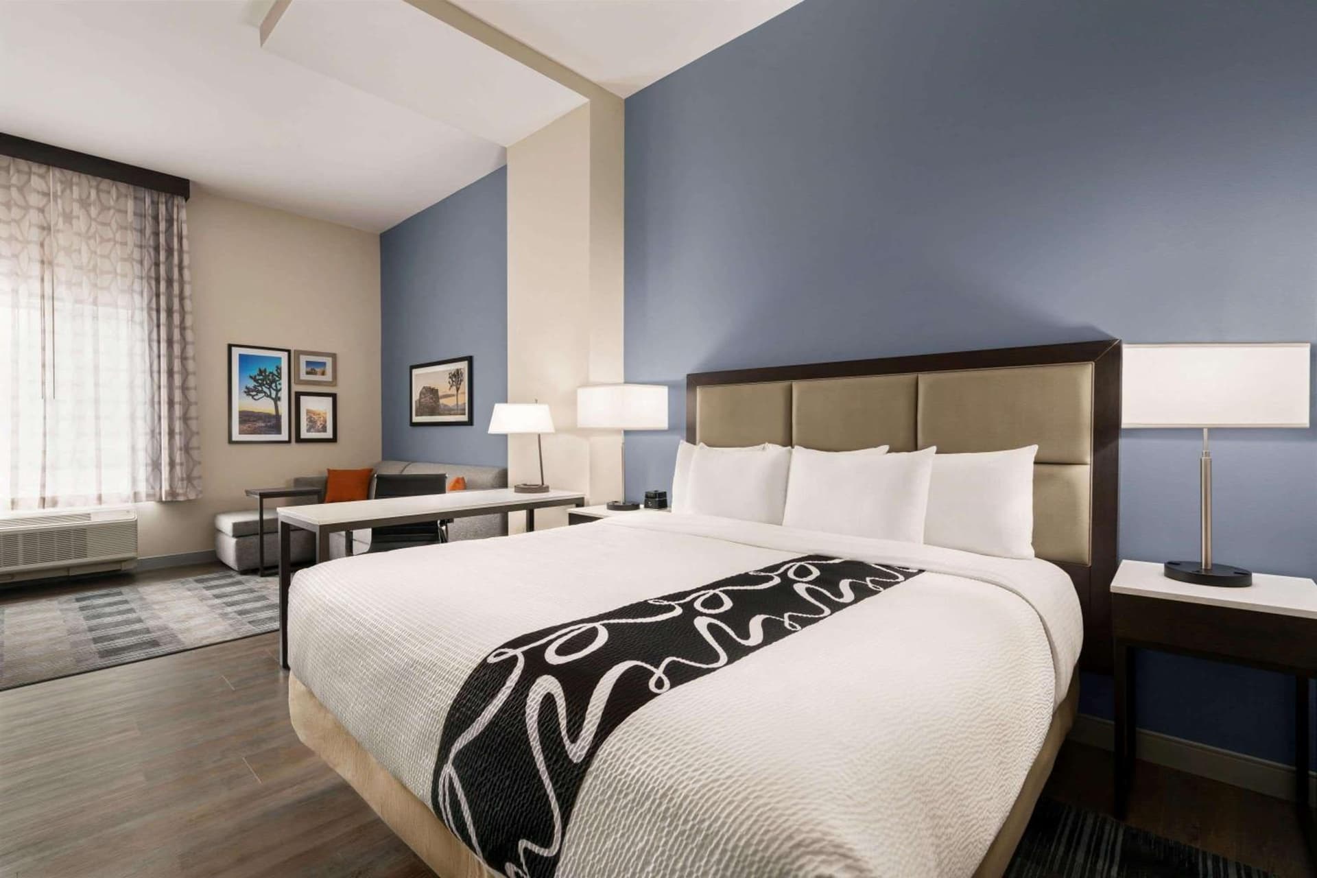 La Quinta Inn & Suites by Wyndham San Bernardino gallery photo in San Bernardino, CA — image 27
