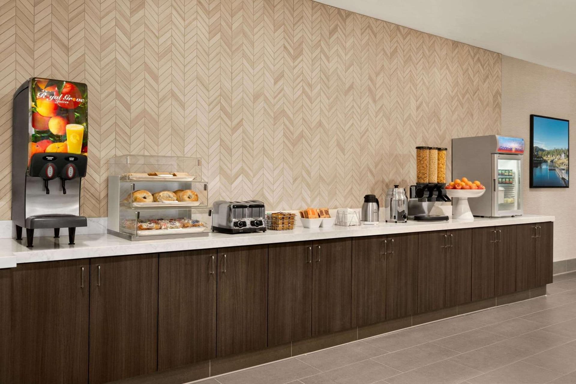 La Quinta Inn & Suites by Wyndham San Bernardino gallery photo in San Bernardino, CA — image 13