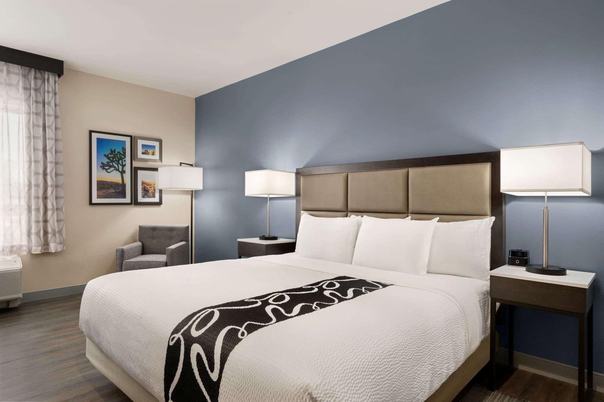 La Quinta Inn & Suites by Wyndham San Bernardino gallery photo in San Bernardino, CA — image 14