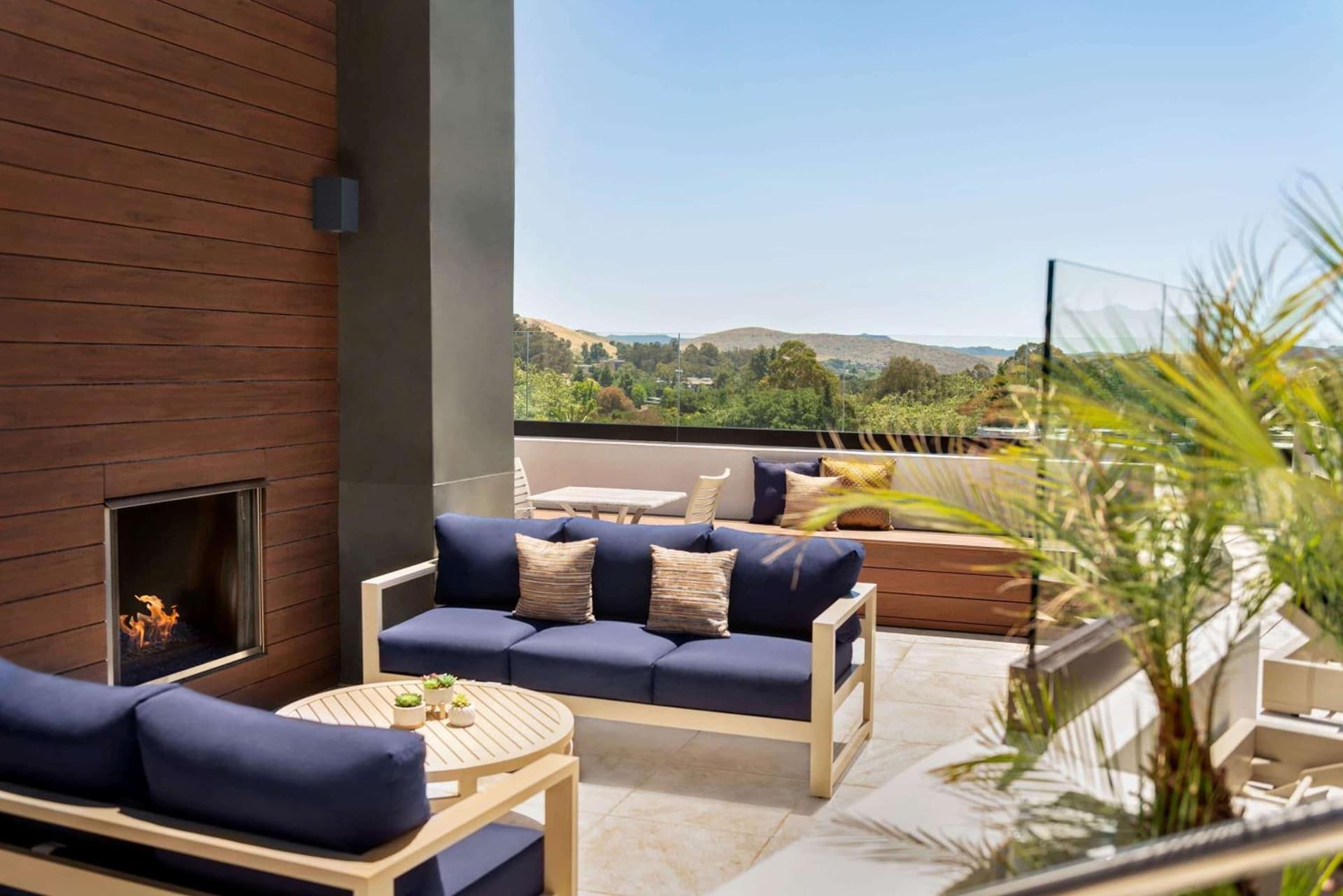 La Quinta by Wyndham San Luis Obispo property views in San Luis Obispo, CA — gallery photo 3