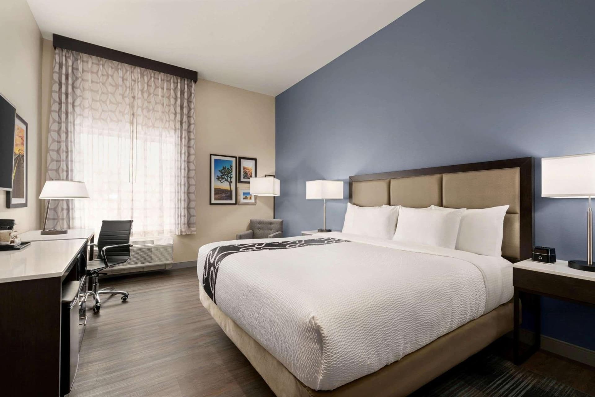 La Quinta Inn & Suites by Wyndham San Bernardino gallery photo in San Bernardino, CA — image 16