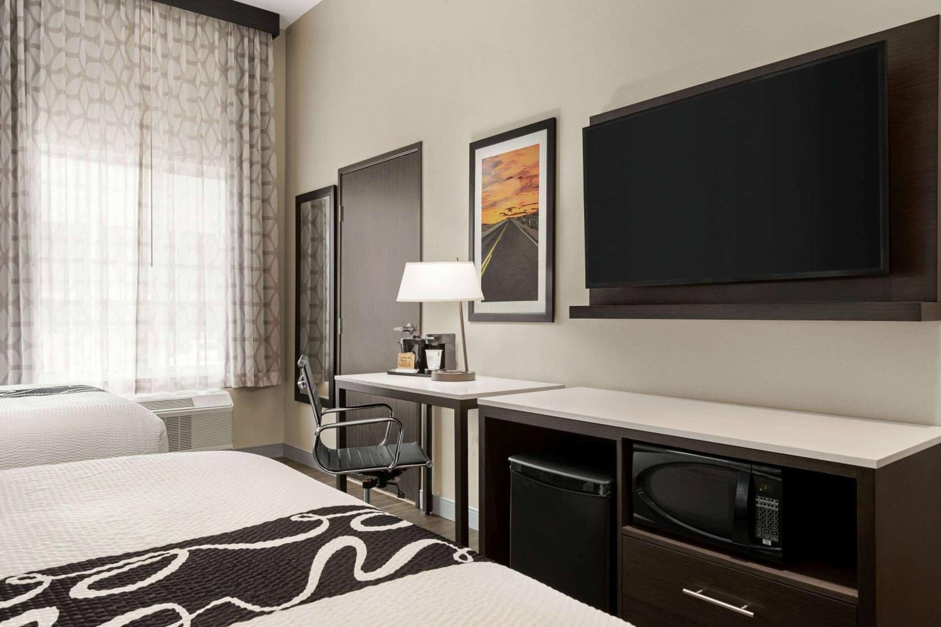 La Quinta Inn & Suites by Wyndham San Bernardino gallery photo in San Bernardino, CA — image 18