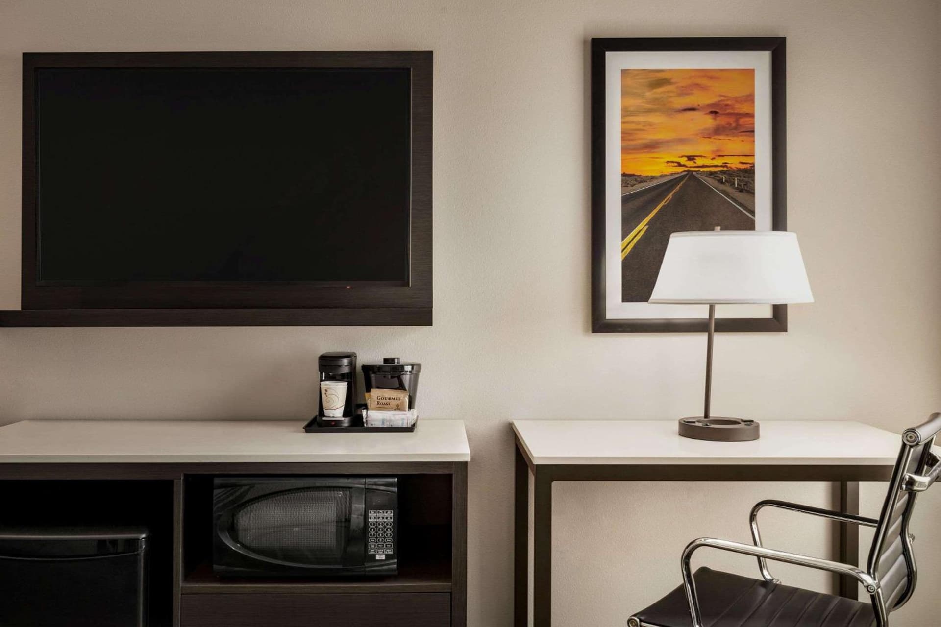 La Quinta Inn & Suites by Wyndham San Bernardino gallery photo in San Bernardino, CA — image 62