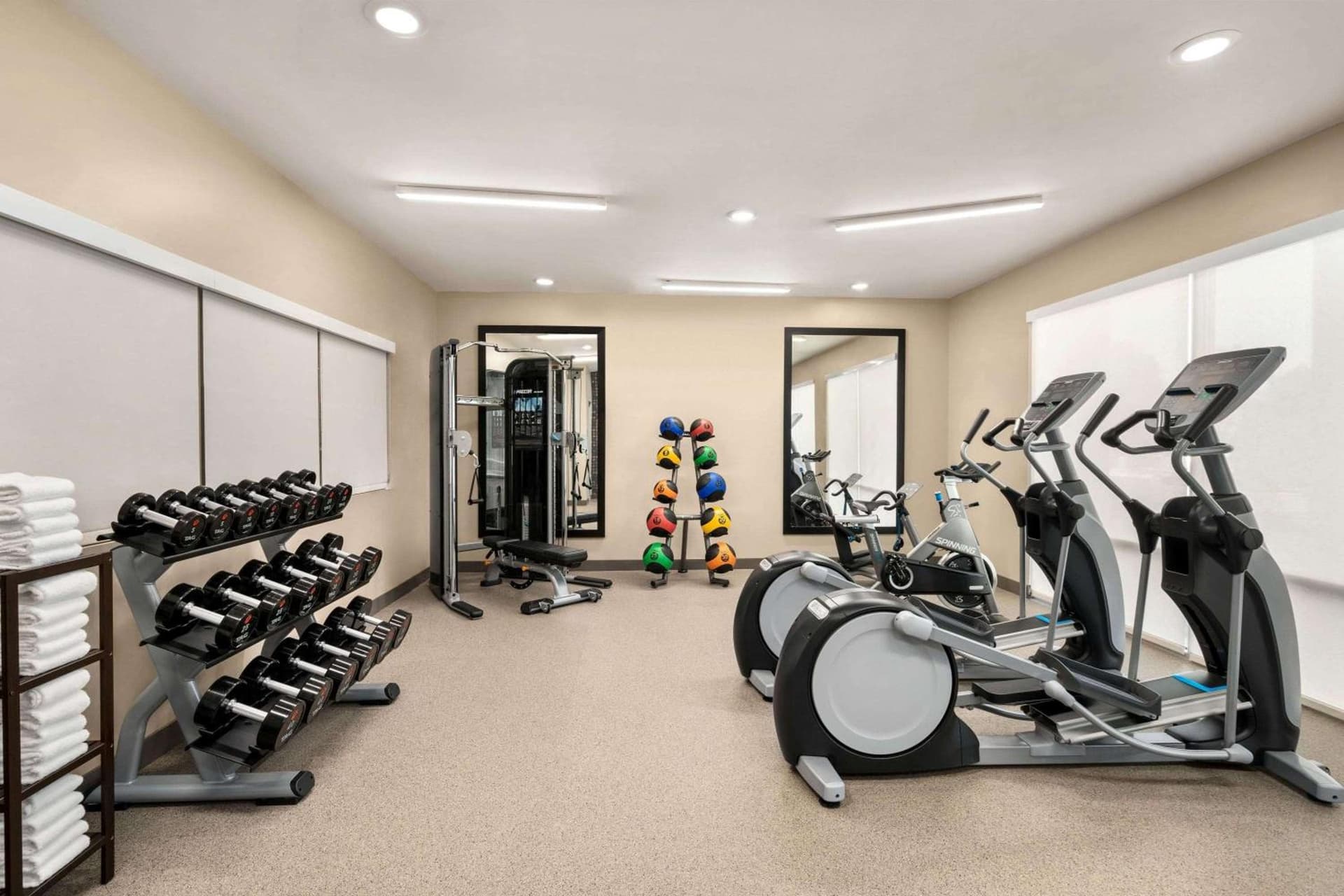La Quinta Inn & Suites by Wyndham San Bernardino gallery photo in San Bernardino, CA — image 52