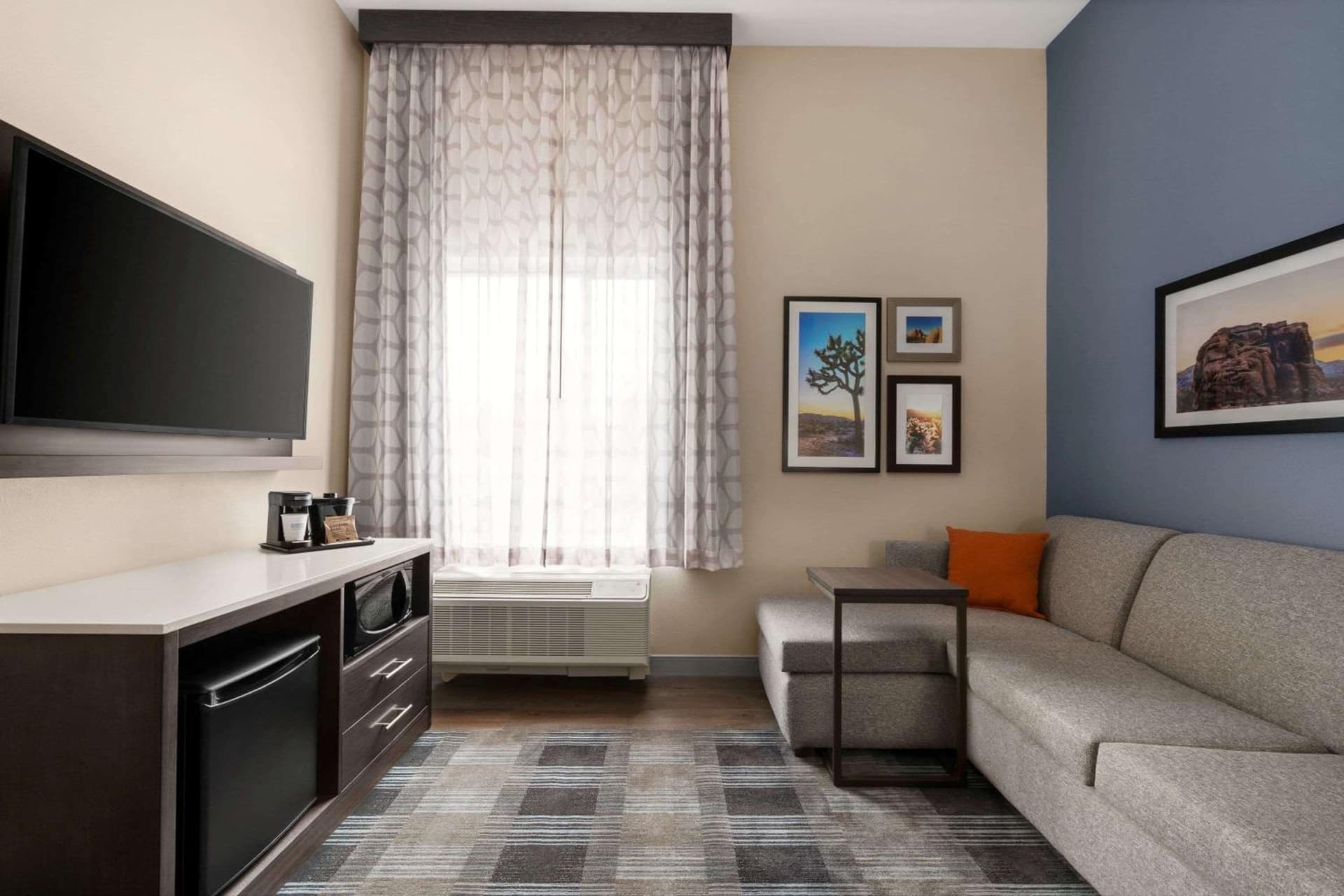La Quinta Inn & Suites by Wyndham San Bernardino gallery photo in San Bernardino, CA — image 48