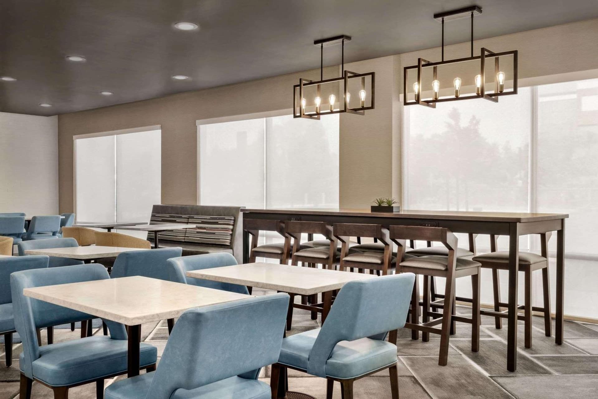 La Quinta Inn & Suites by Wyndham San Bernardino gallery photo in San Bernardino, CA — image 22