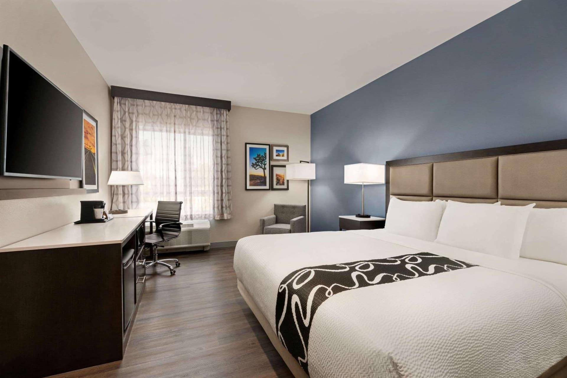 La Quinta Inn & Suites by Wyndham San Bernardino gallery photo in San Bernardino, CA — image 5