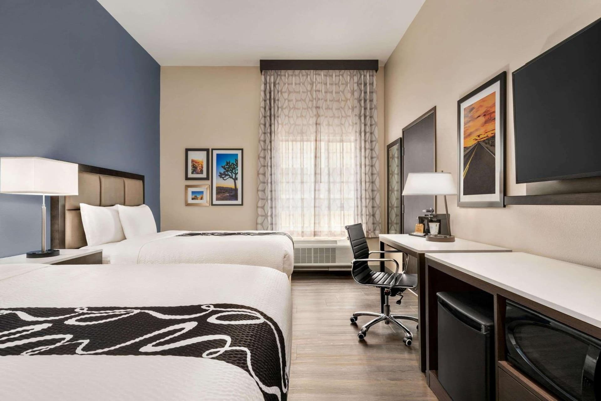 La Quinta Inn & Suites by Wyndham San Bernardino gallery photo in San Bernardino, CA — image 36