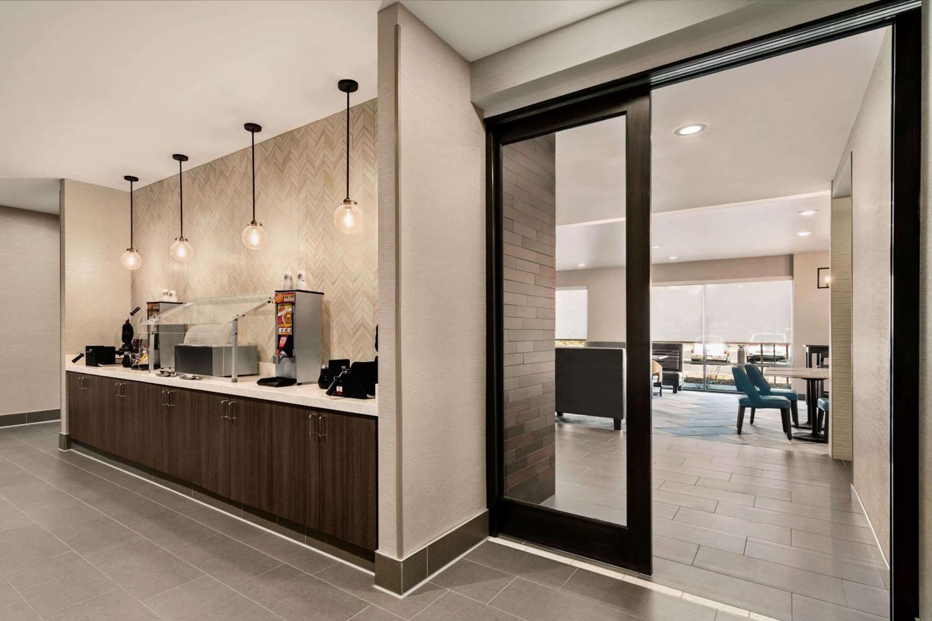 La Quinta Inn & Suites by Wyndham San Bernardino gallery photo in San Bernardino, CA — image 28