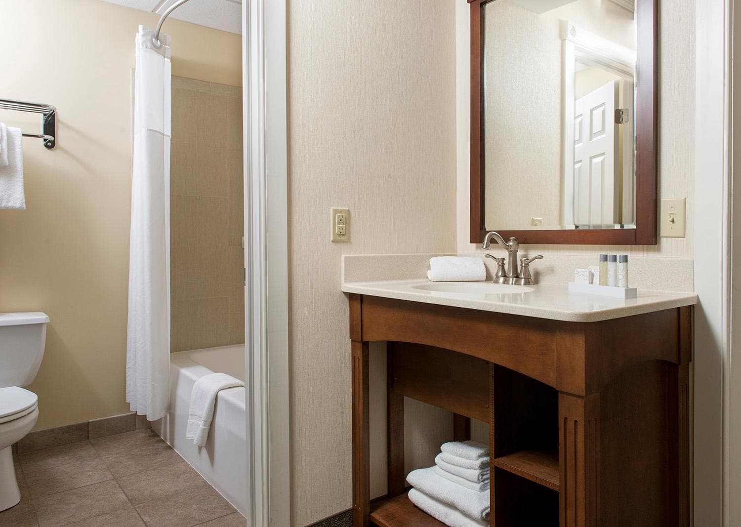 Bird-in-Hand Family Inn interior in Bird in Hand, PA — gallery photo 2