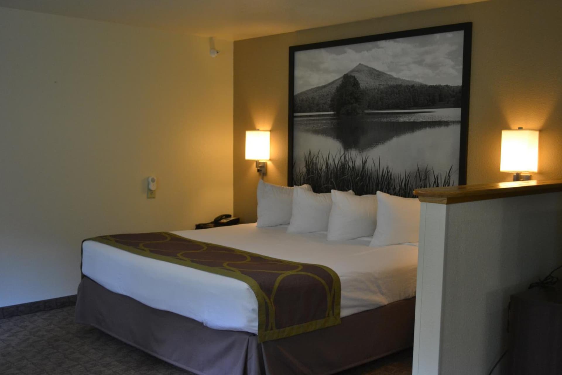 Super 8 by Wyndham Lebanon interior in Lebanon, VA — gallery photo 2
