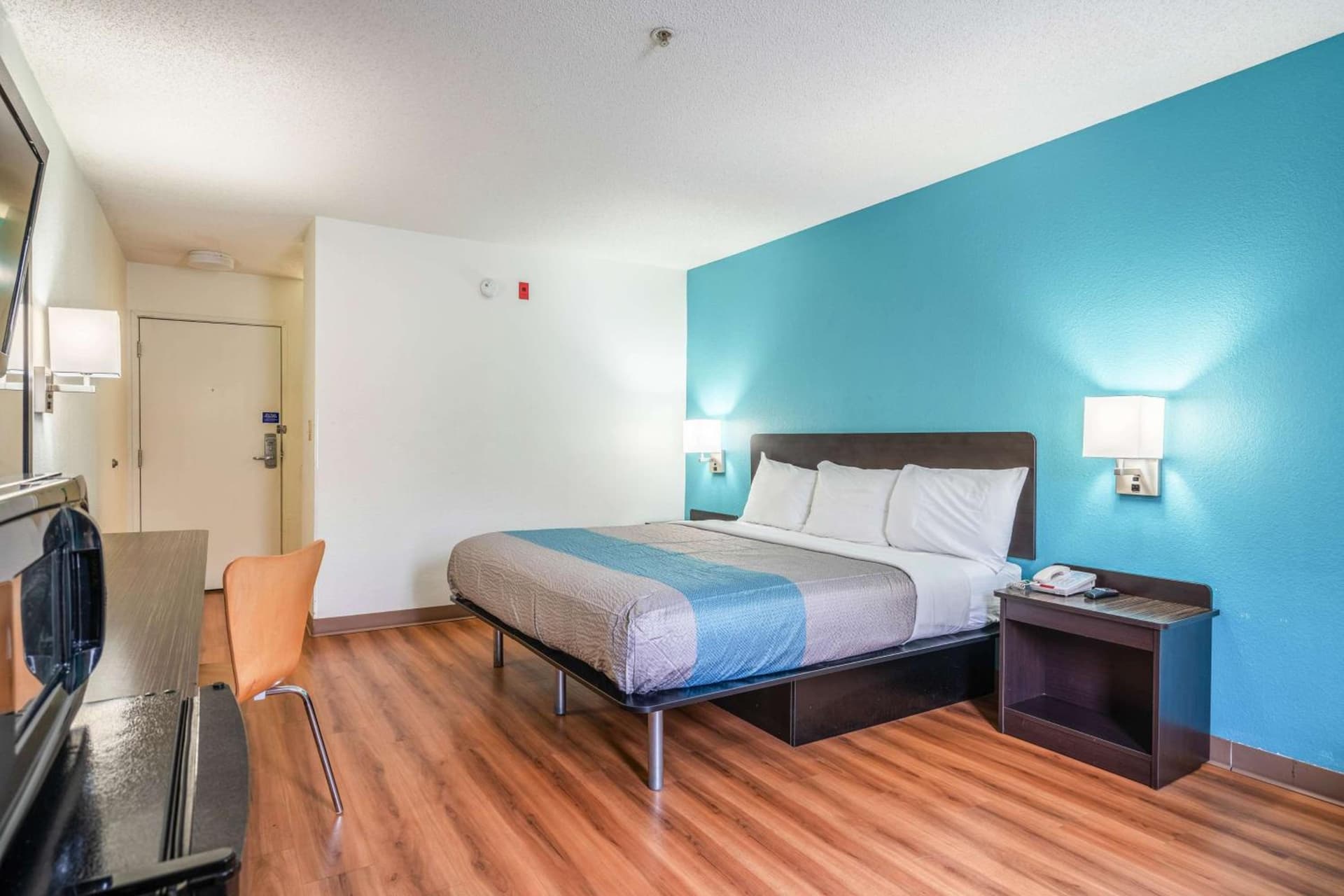 Motel 6-Rocky Mount, NC interior in Rocky Mount, NC — gallery photo 2