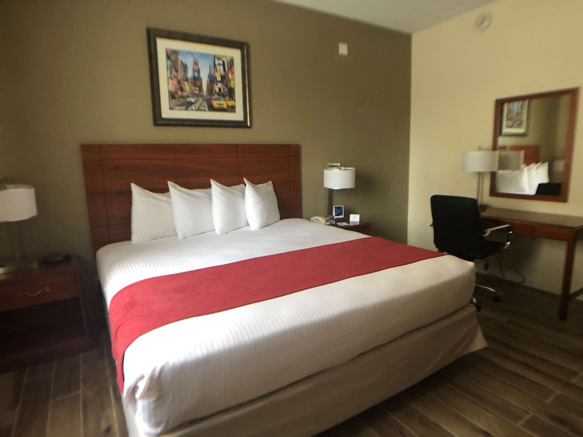 Best Western Jamaica Inn interior in Queens, NY — gallery photo 2