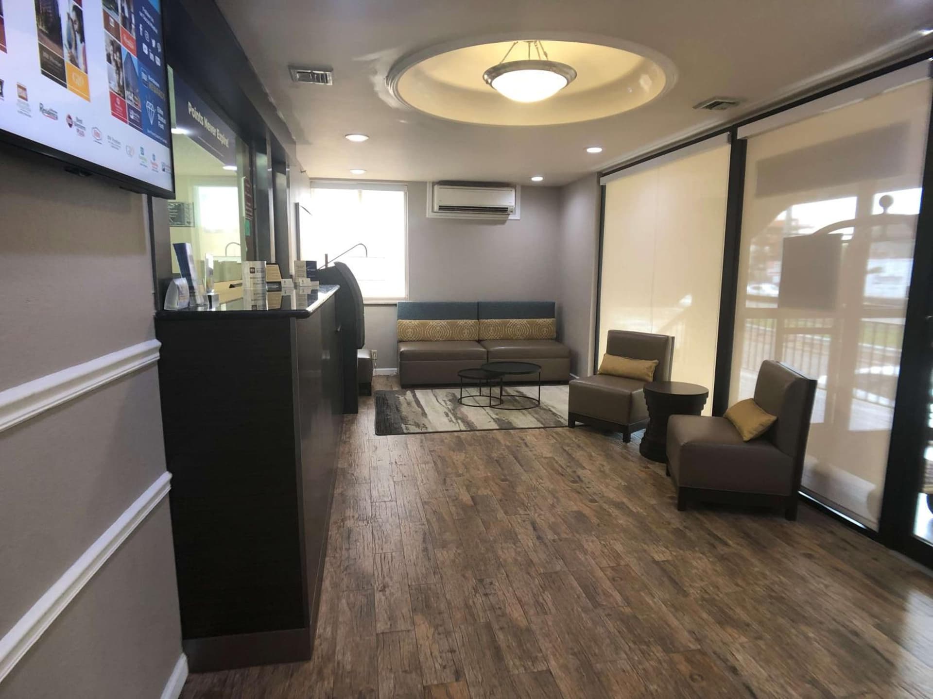 Best Western Jamaica Inn interior in Queens, NY — gallery photo 2