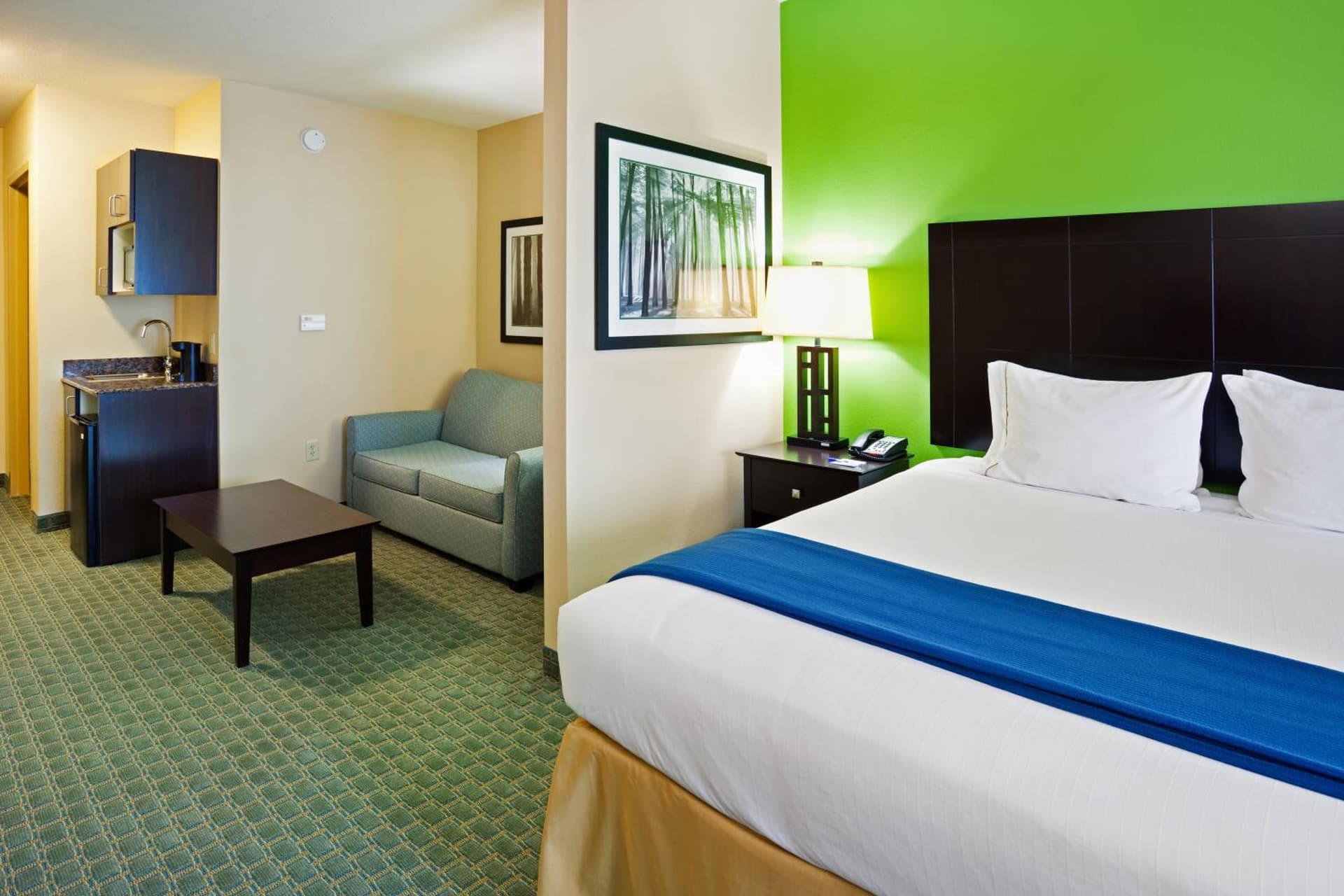 Holiday Inn Express Hotel & Suites Newport South by IHG interior in Newport, TN — gallery photo 2