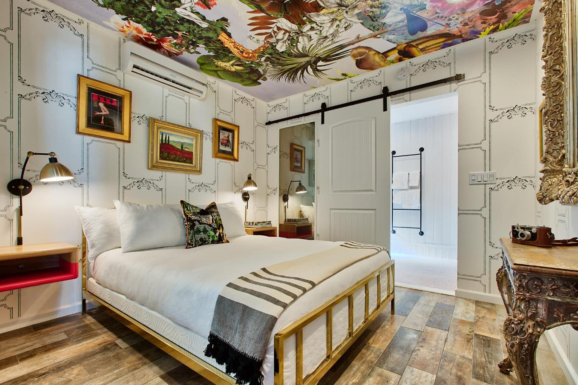 Dive Palm Springs Hotel - 21 & Over interior in Palm Springs, CA — gallery photo 2