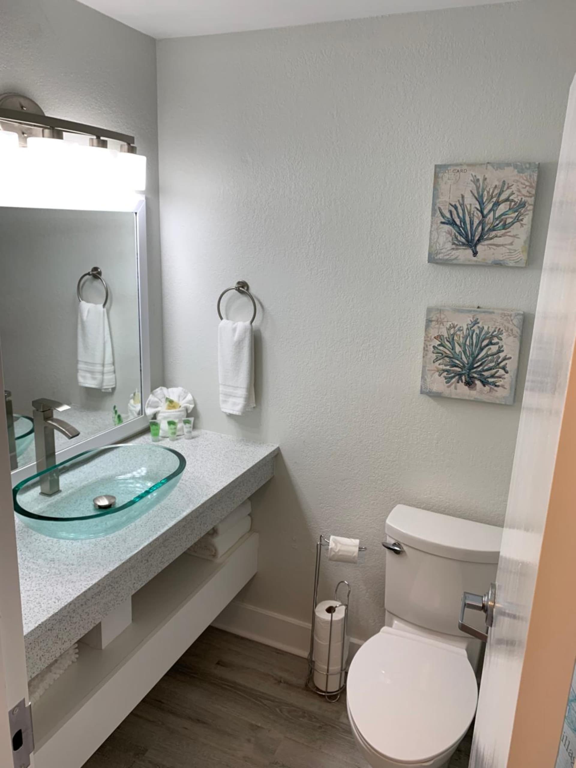 Resort Condo, Private Beach, Balcony with Water Views Bayside Retreat interior in Ruskin, FL — gallery photo 2