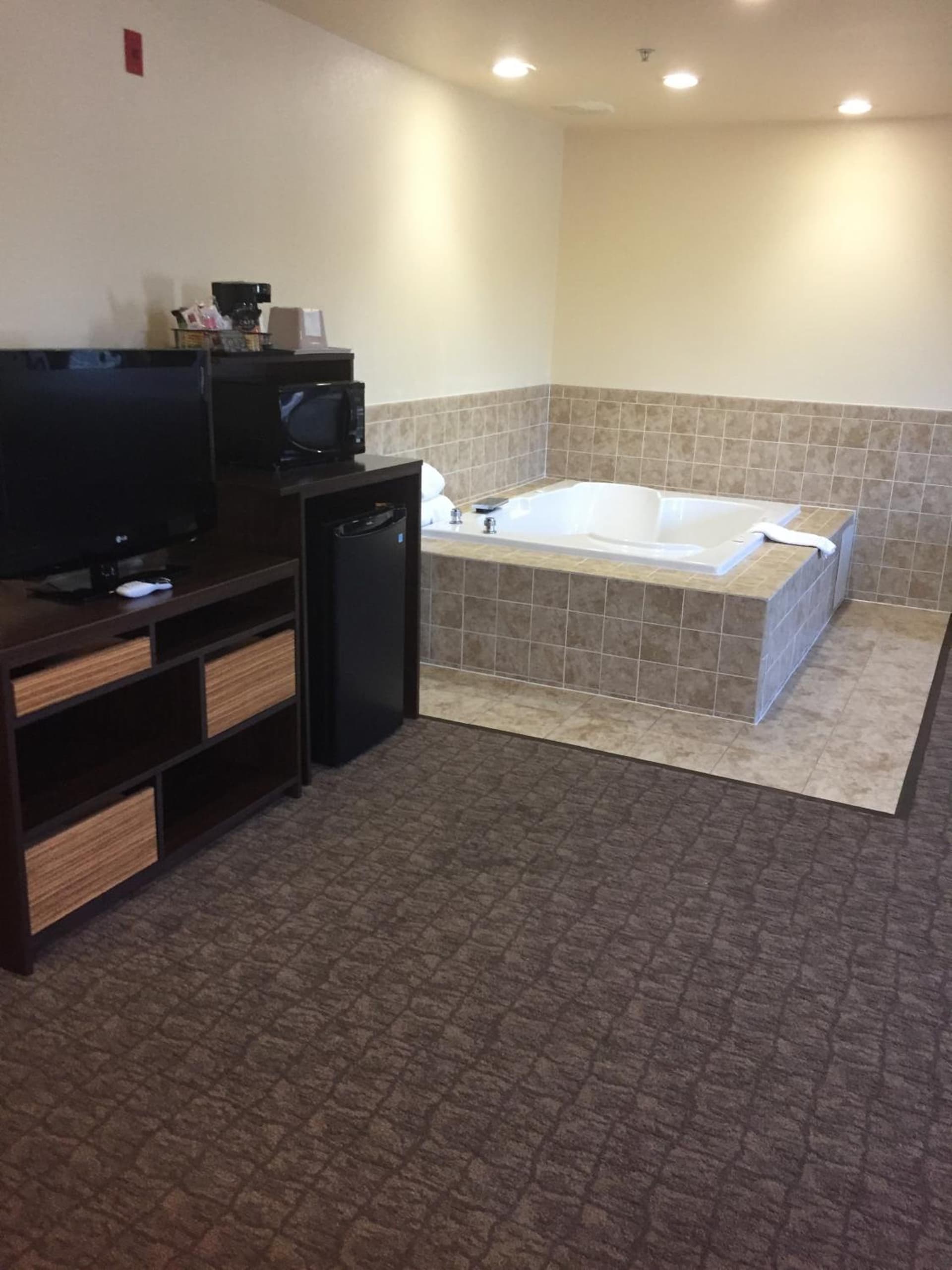 Super 8 by Wyndham Lebanon property views in Lebanon, VA — gallery photo 3