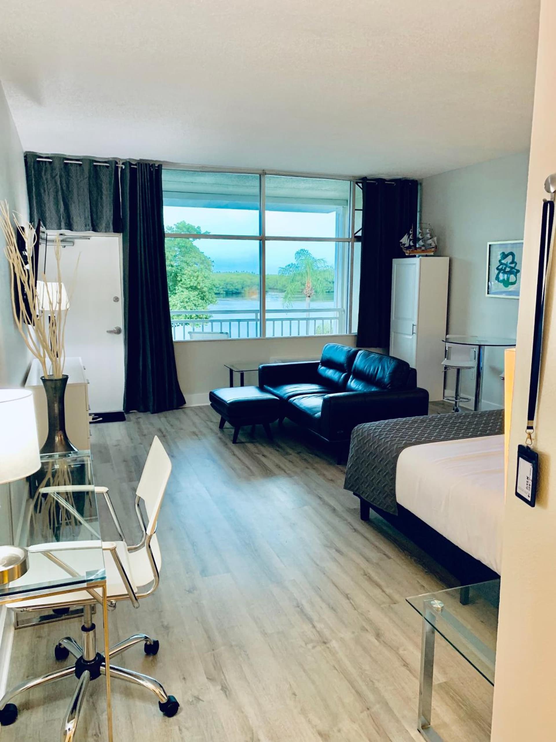 Resort Condo, Private Beach, Balcony with Water Views Bayside Retreat gallery photo in Ruskin, FL — image 7