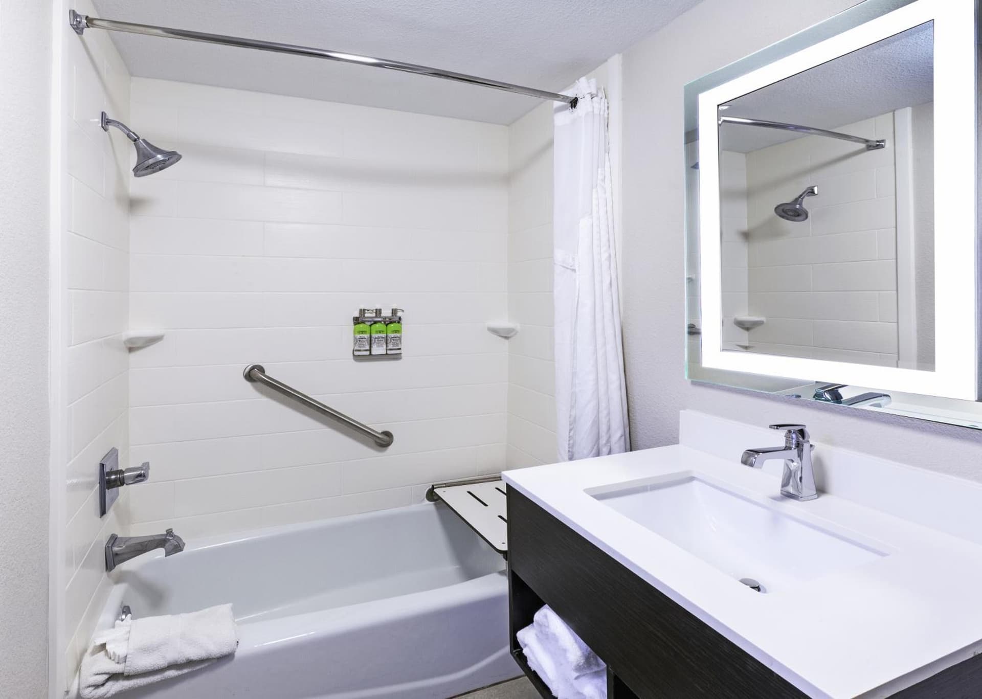 Holiday Inn Express New Orleans East by IHG interior in New Orleans, LA — gallery photo 2
