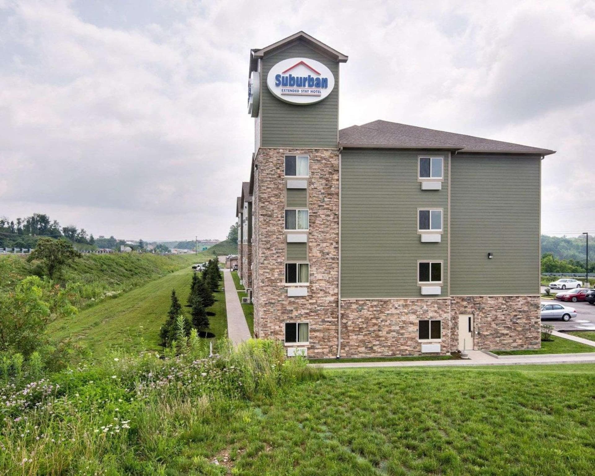 Suburban Studios Triadelphia - Wheeling at The Highlands — hotel in Triadelphia, West Virginia