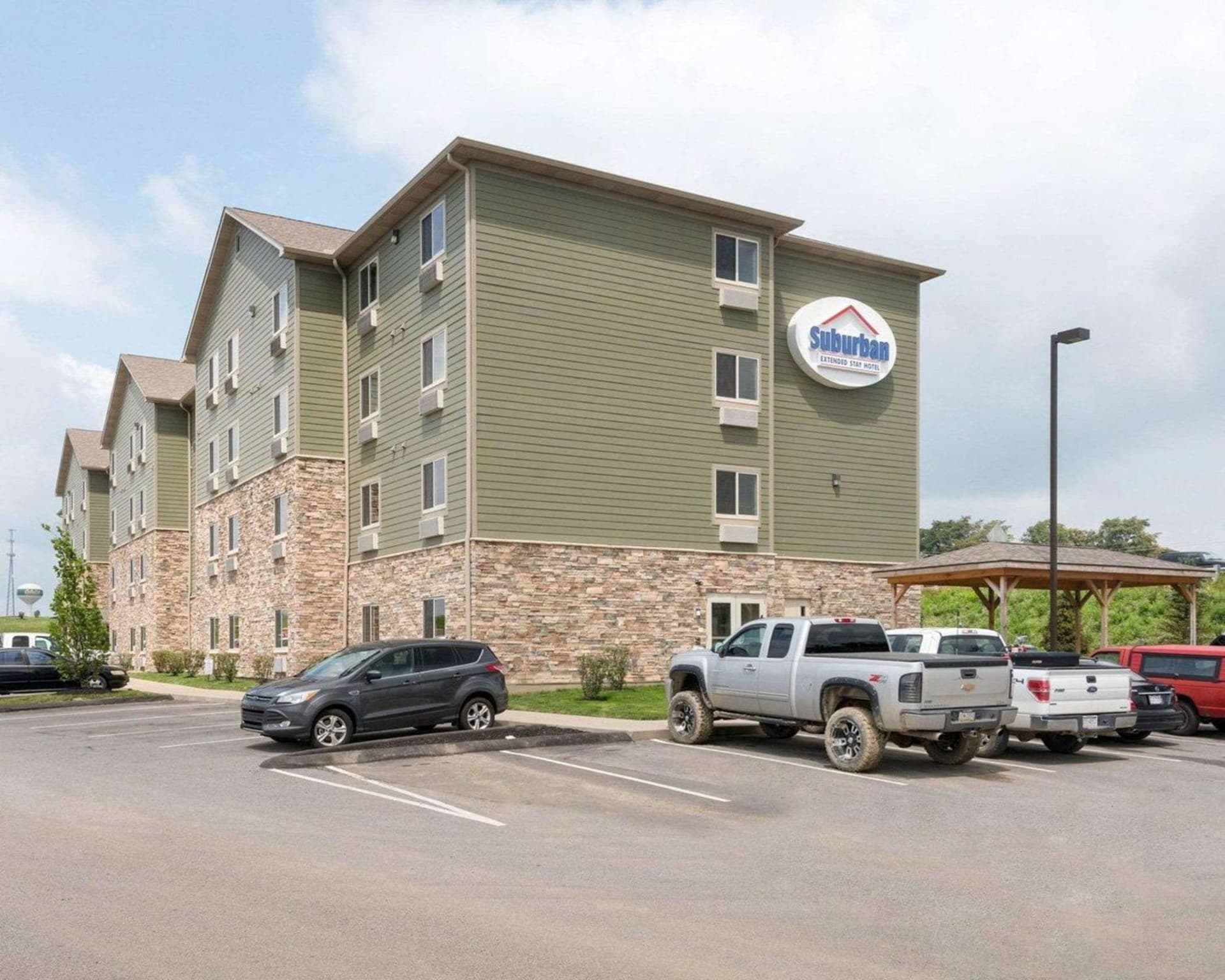 Suburban Studios Triadelphia - Wheeling at The Highlands property views in Triadelphia, WV — gallery photo 3