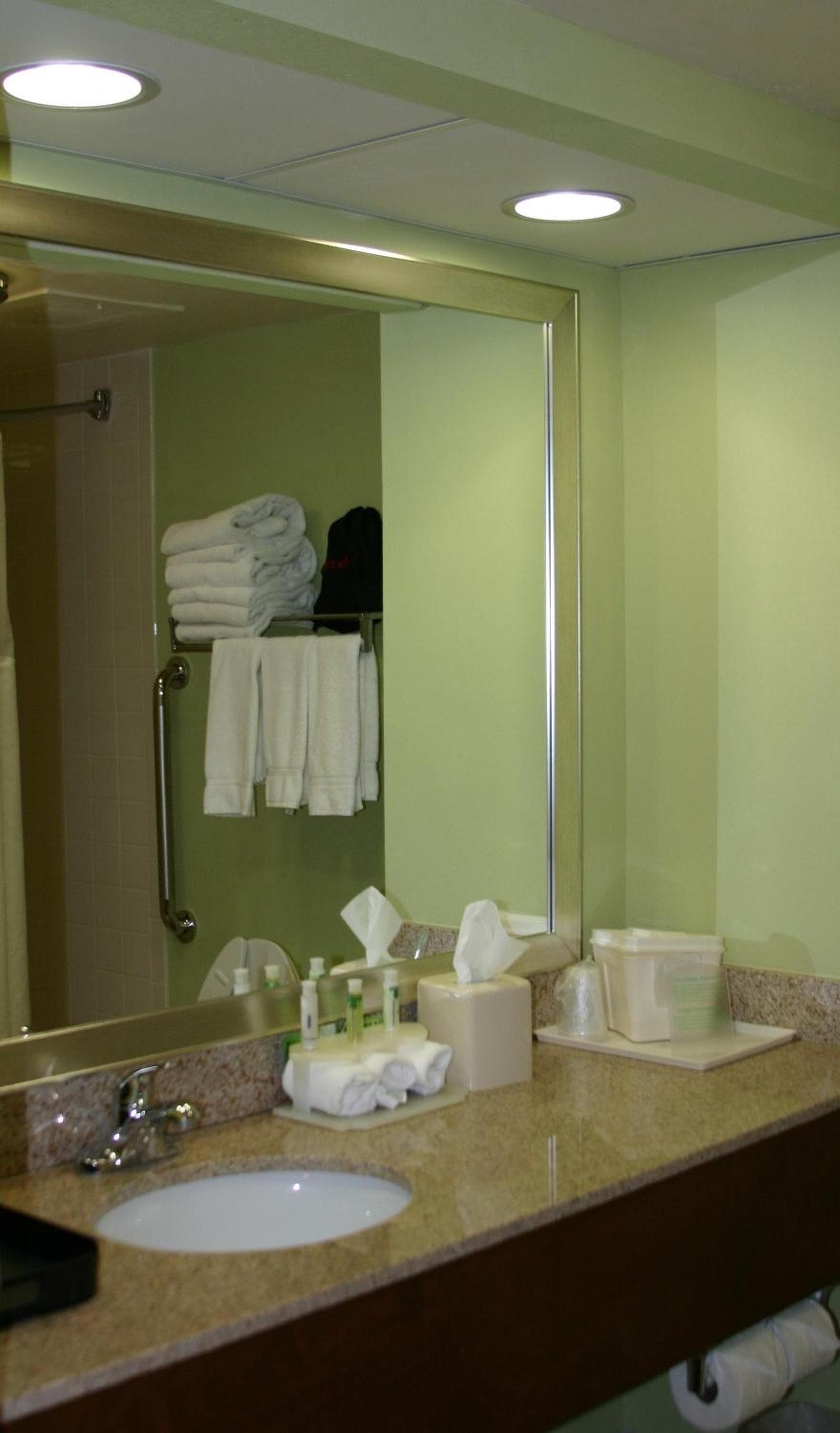 Holiday Inn Express Greenville by IHG interior in Greenville, NC — gallery photo 2