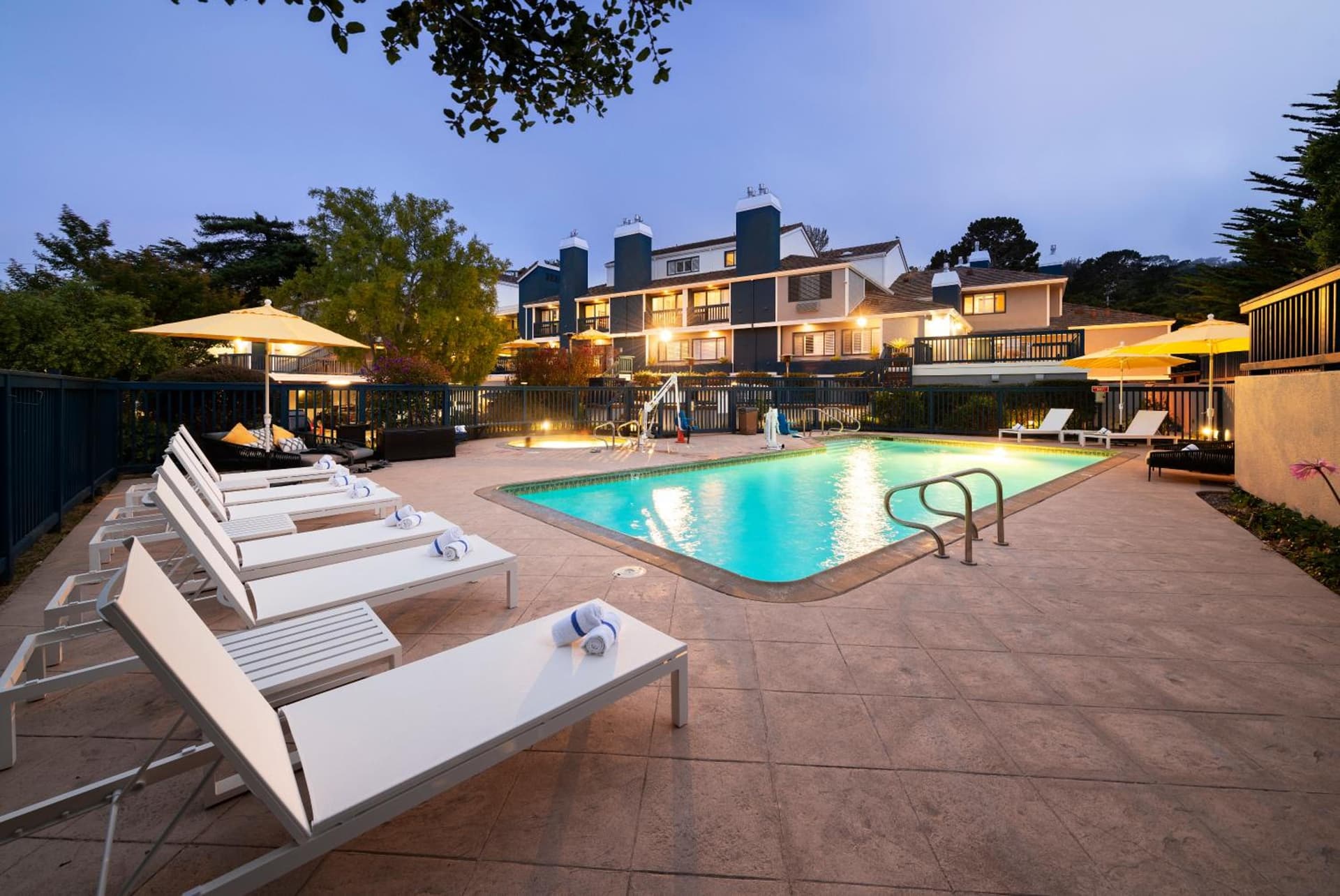 Mariposa Inn and Suites interior in Monterey, CA — gallery photo 2
