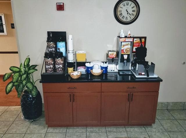 Days Inn & Suites by Wyndham Morris I-80 gallery photo in Morris, IL — image 25