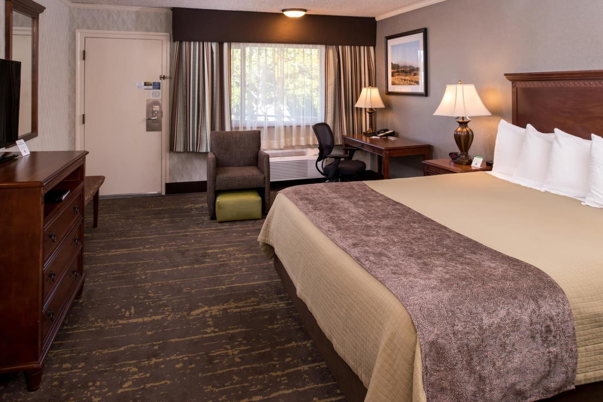 Best Western Plus Black Oak property views in Paso Robles, CA — gallery photo 3