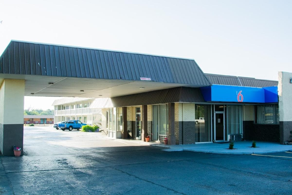 Motel 6-Brinkley, AR interior in Brinkley, AR — gallery photo 2