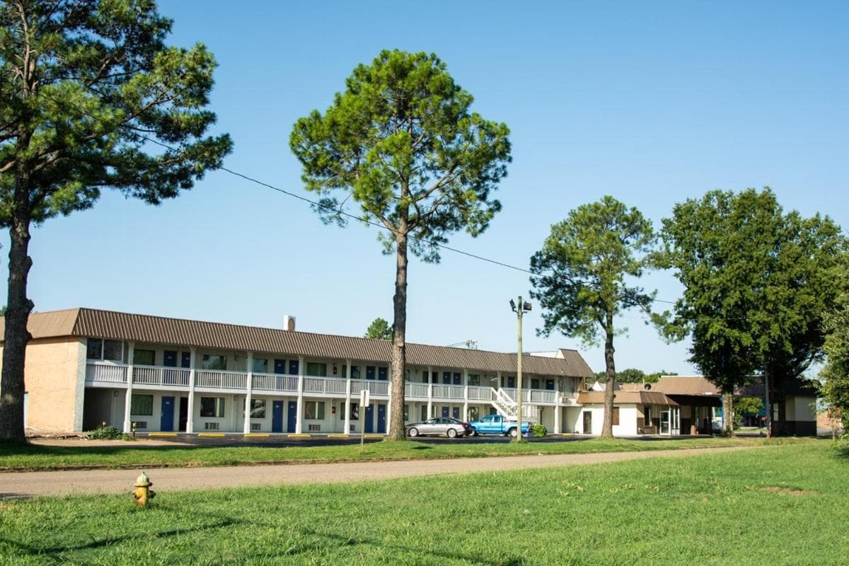 Motel 6-Brinkley, AR featured exterior or lobby in Brinkley, AR — similar hotel