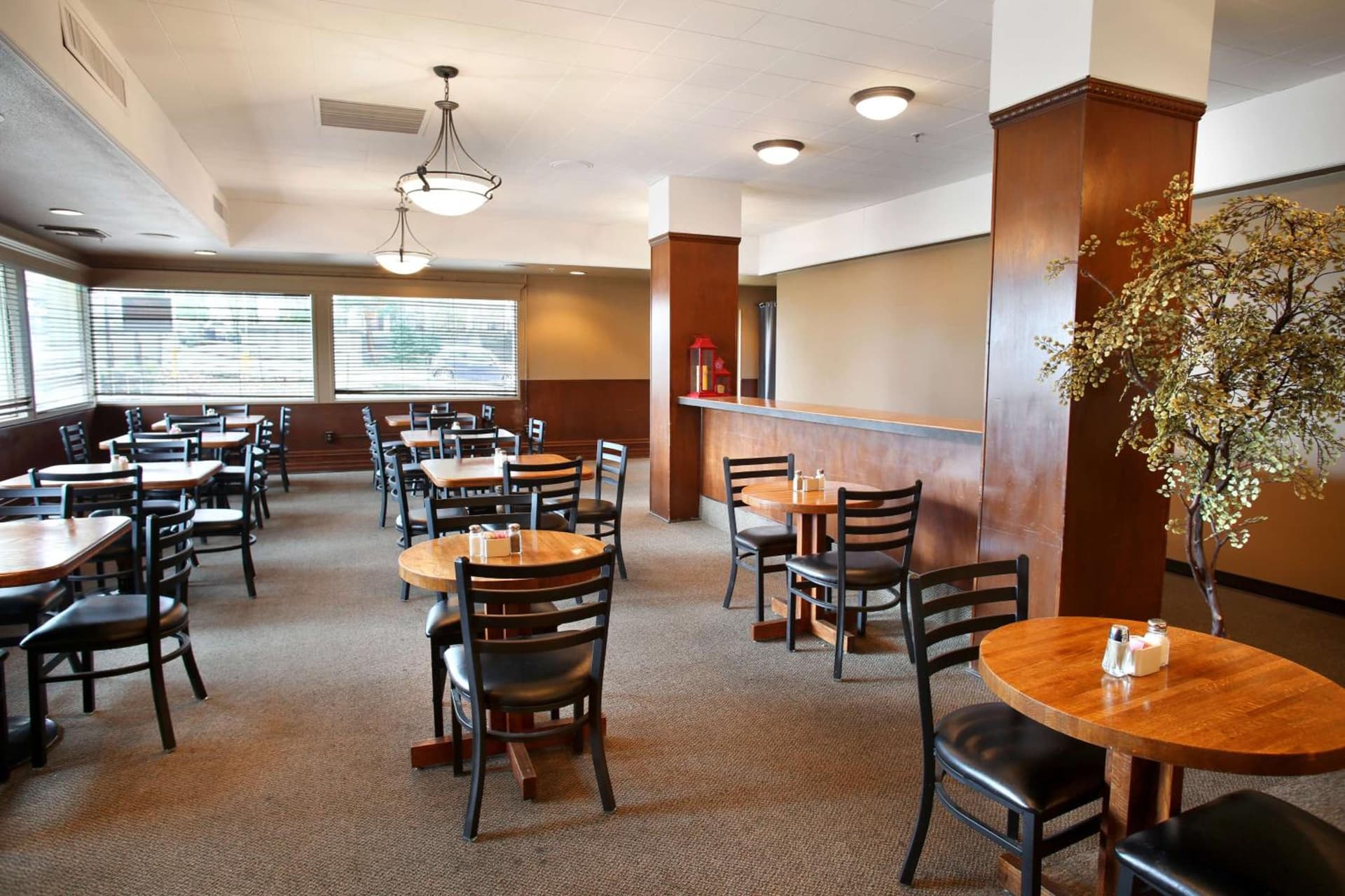 Red Lion Inn & Suites Olympia, Governor Hotel gallery photo in Olympia, WA — image 12