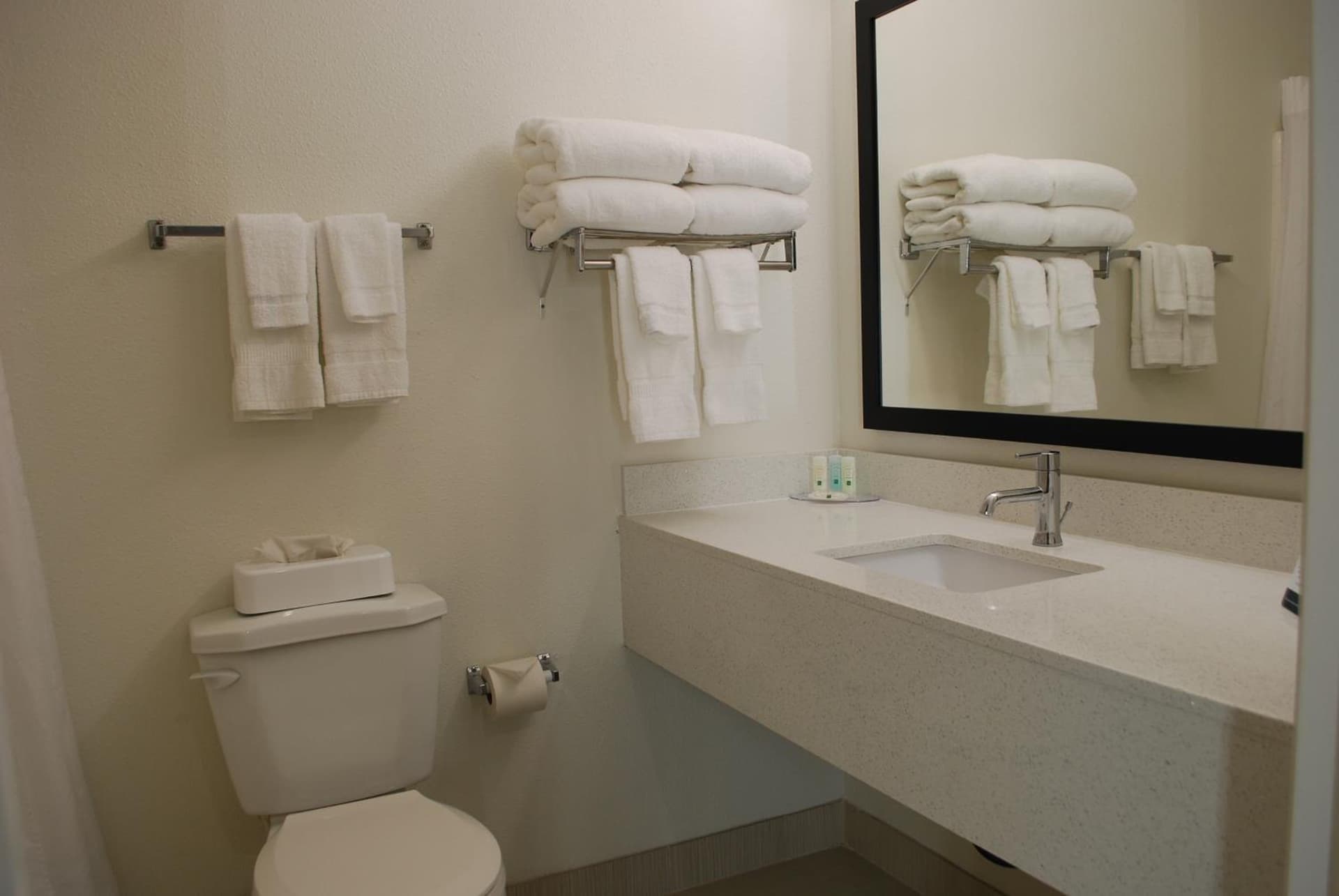 Quality Inn & Suites Fresno Northwest property views in Fresno, CA — gallery photo 3