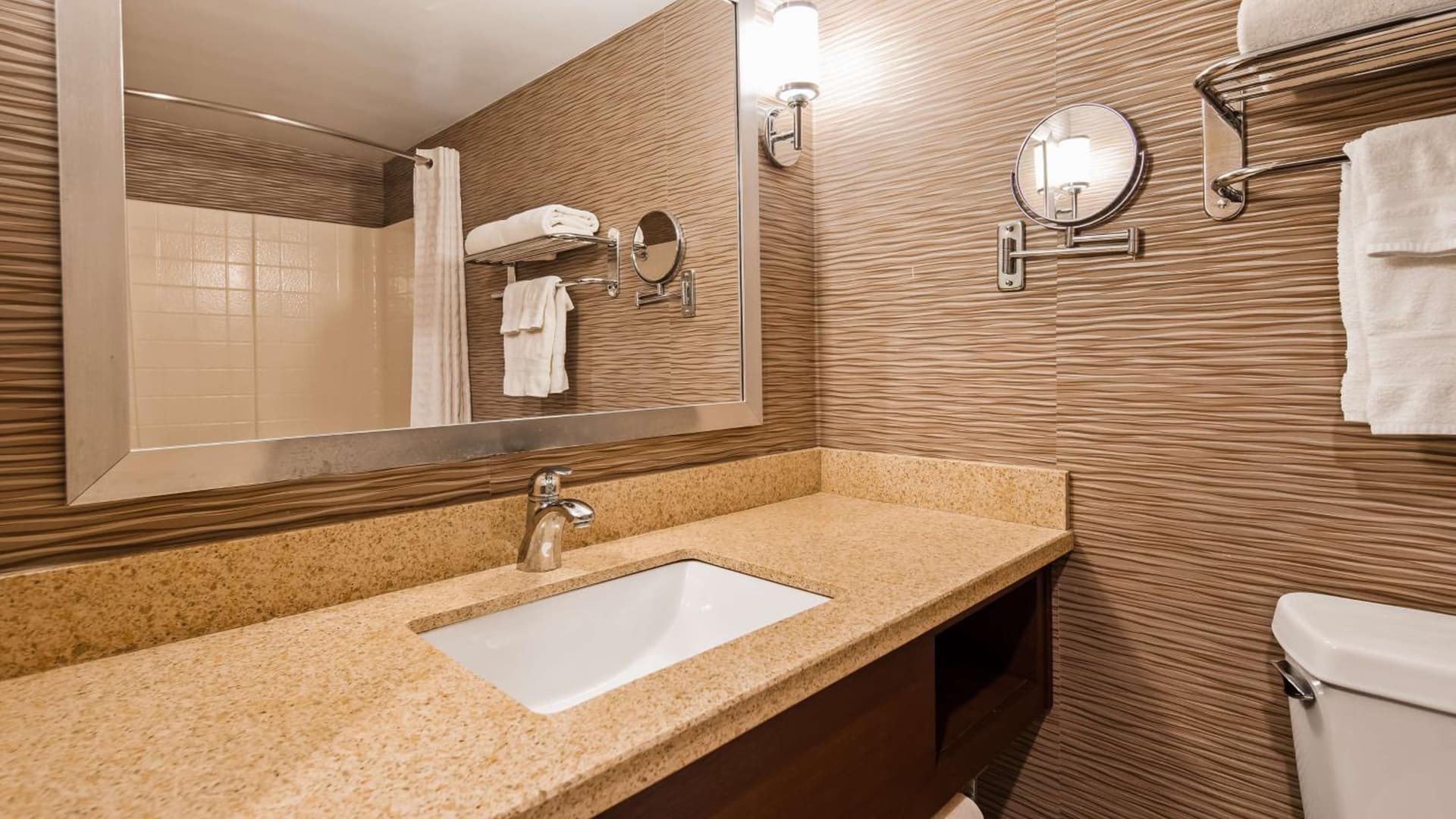 Best Western Plus Rama Inn & Suites gallery photo in Oakdale, CA — image 4